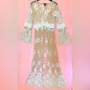 Elegant Lace Long Sleeve Robe
